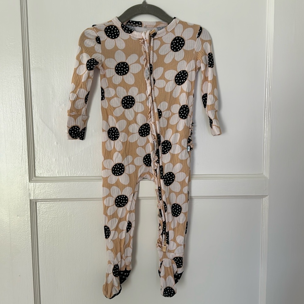 Posh Peanut, Footie Ruffled Zipper One Piece. Size 9-12m.